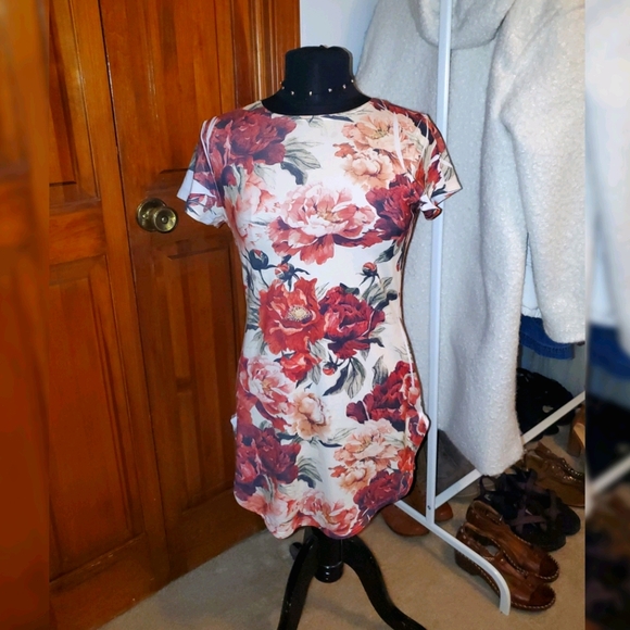 Dress - Picture 1 of 2